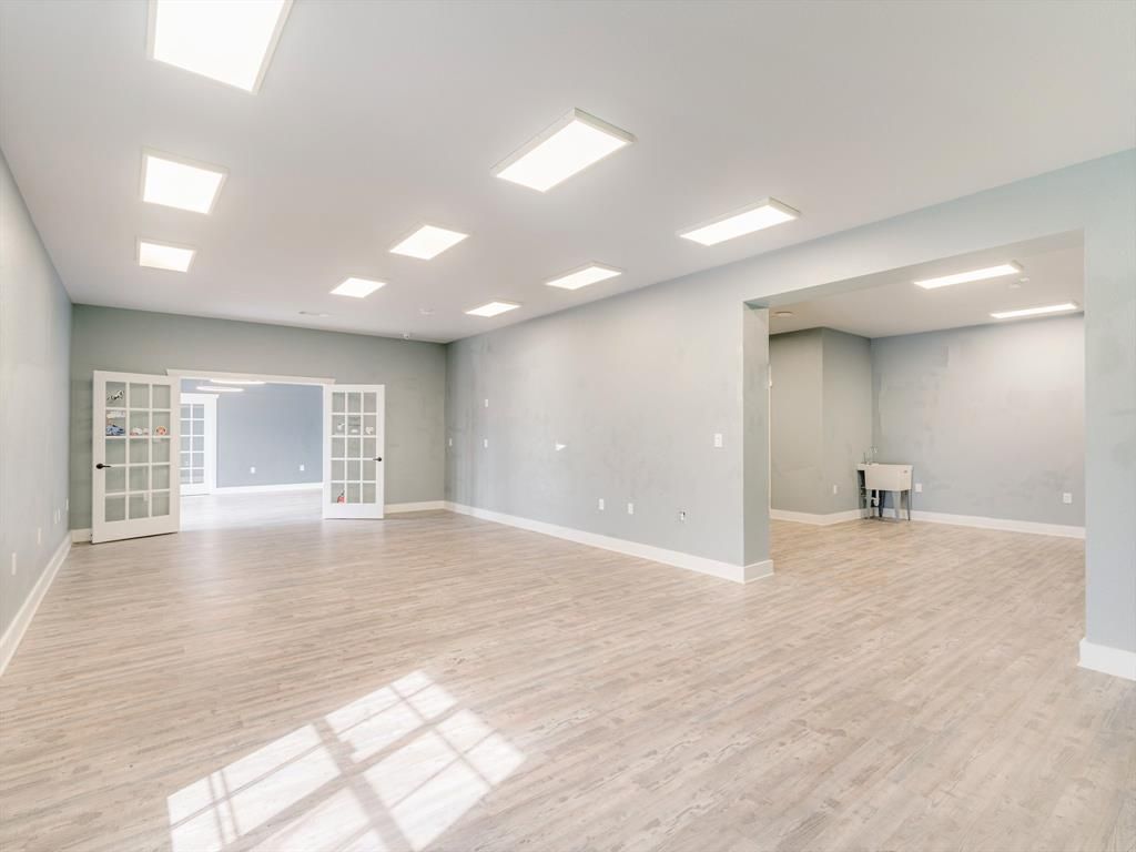 525 E Main St, Midlothian, TX 76065